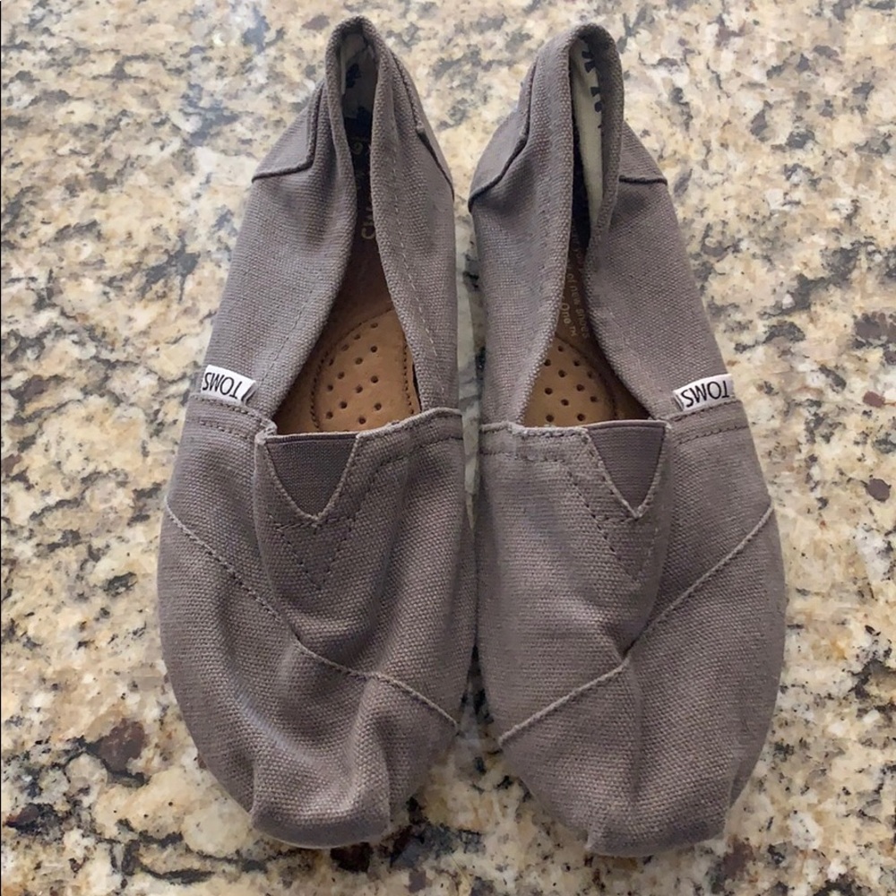 Gray Toms